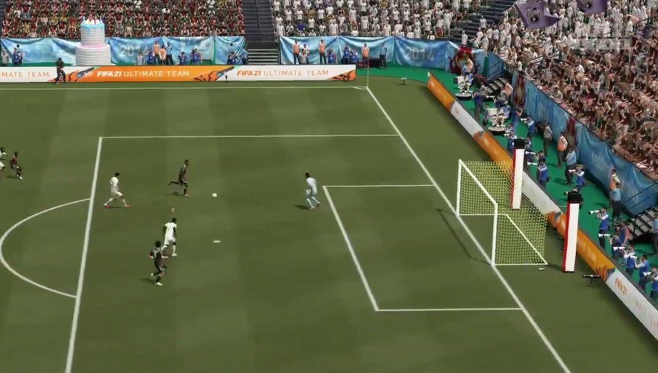 FIFA 21 - How to Move the Goalkeeper